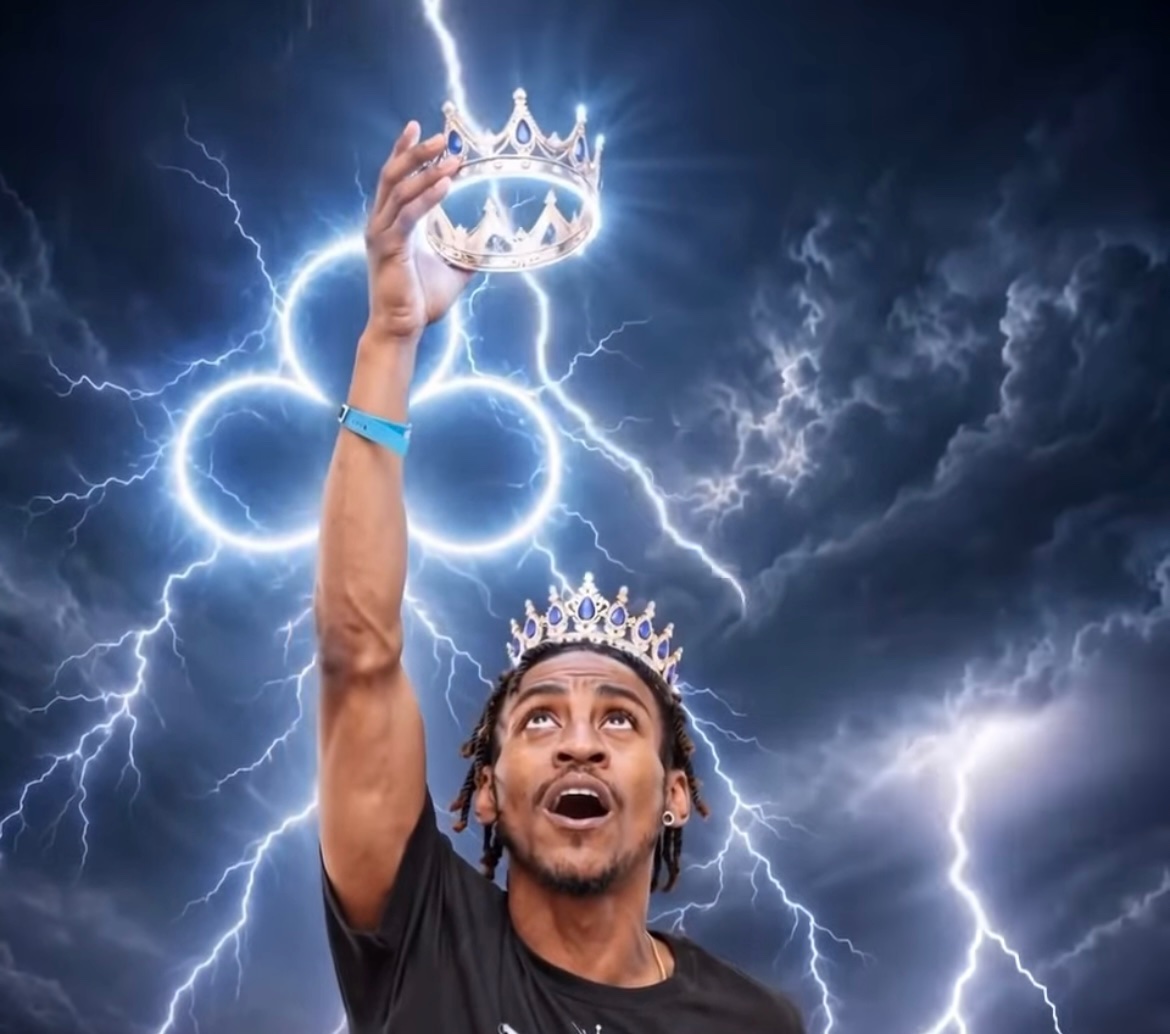 Bmore Q holding a crown